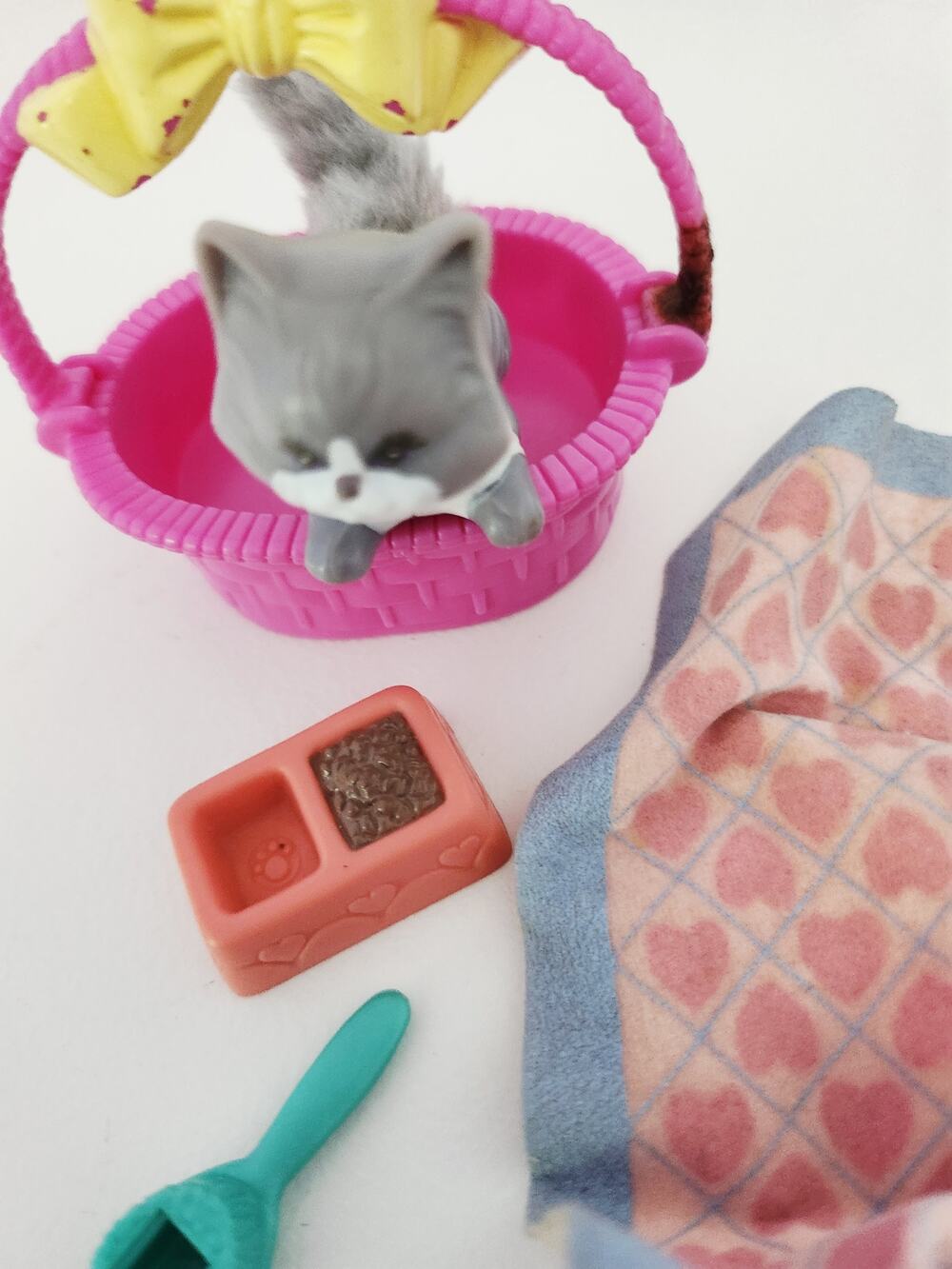 Vintage Kenner Littlest Pet Shop Gray Kitten Cat Basket Bed Blanket